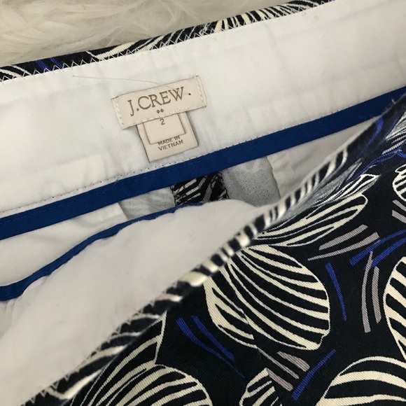 NWOT J.Crew Flower Navy Petal Printed Chino Shorts - Picture 3 of 7