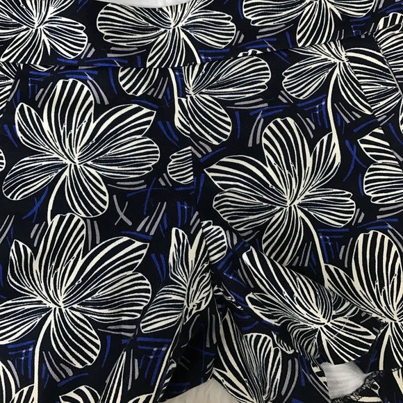 NWOT J.Crew Flower Navy Petal Printed Chino Shorts - Picture 7 of 7