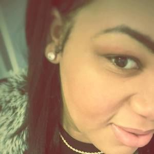 Meet your Posher, Safia