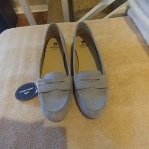 White Mountain suede loafers
