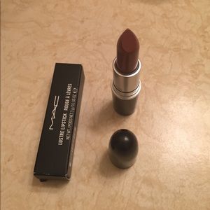 MAC lipstick in HUG ME