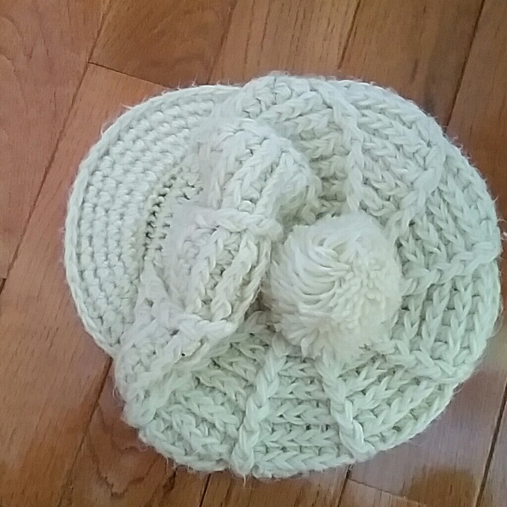 Cream colored cozy hat - Picture 2 of 2