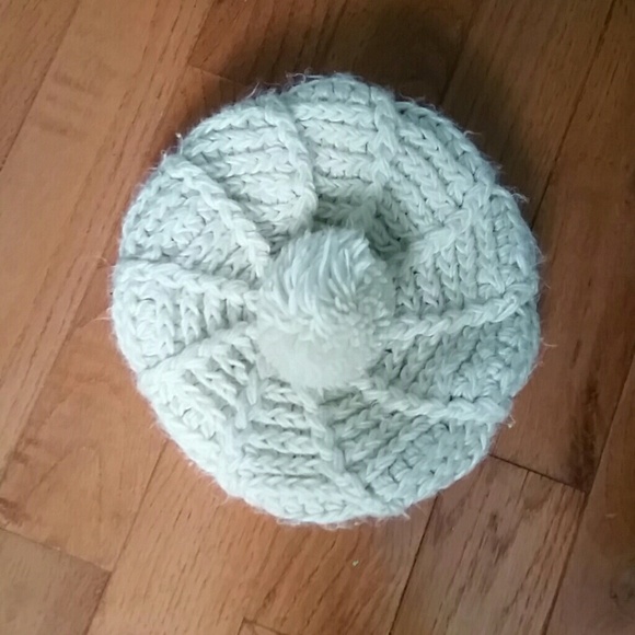 Accessories - Cream colored cozy hat