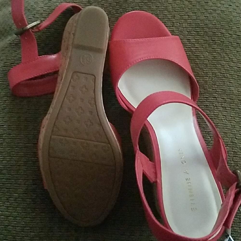 Wedge heel shoes - Picture 2 of 3