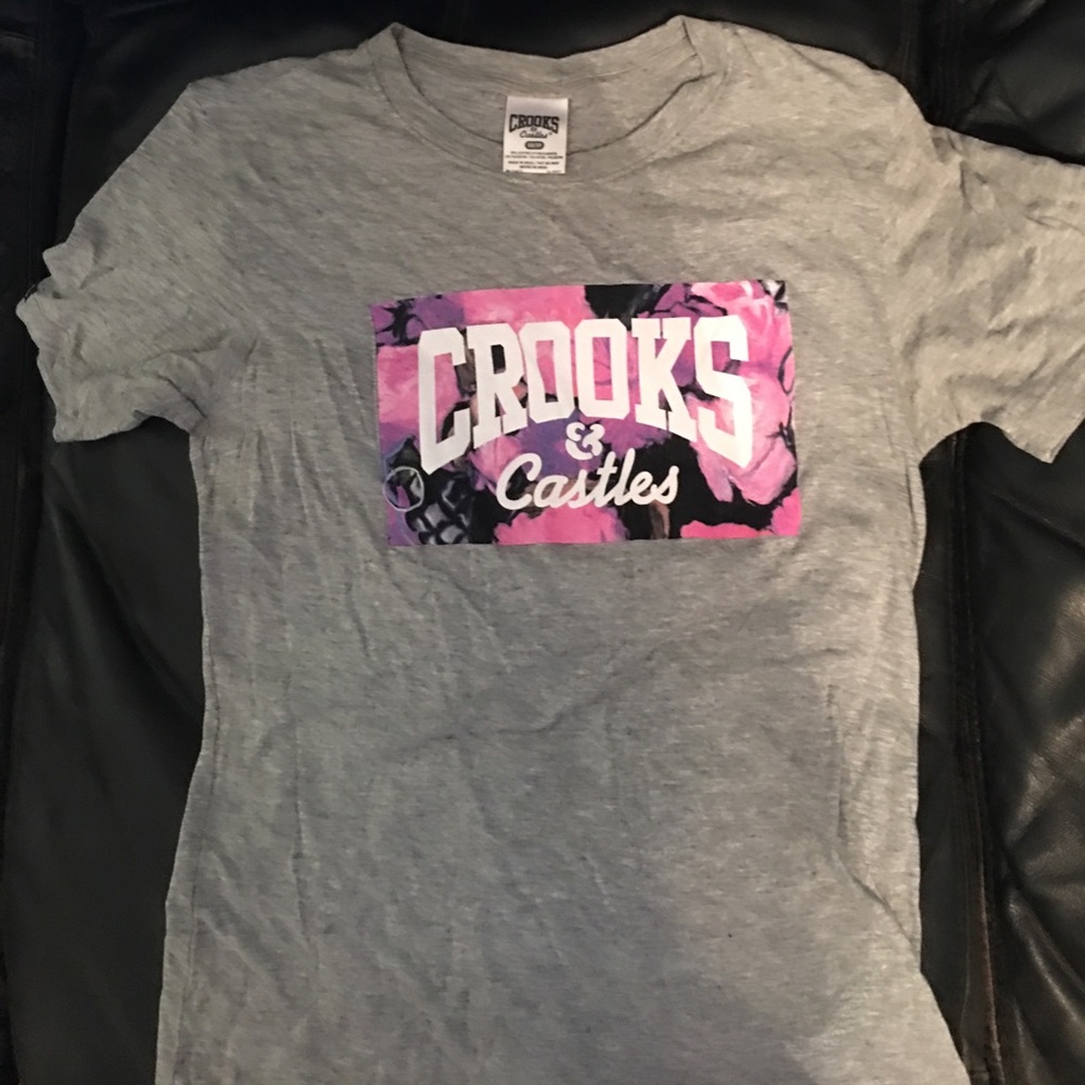 XS Crooks and Castles Tshirt
