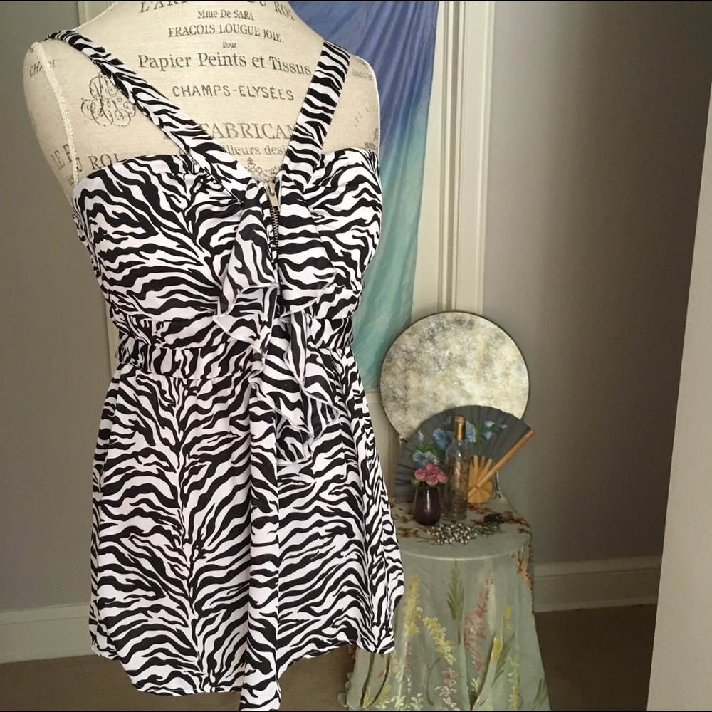 🚫Donated🌪🚫🎉HP🎉 Sexy Zebra Party Top