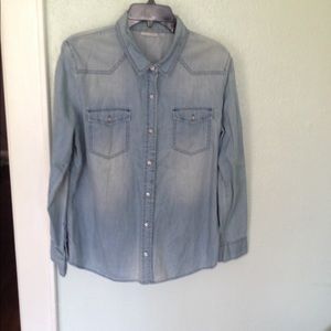 Long sleeve denim shirt
