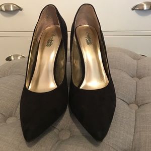 Black faux suede pumps