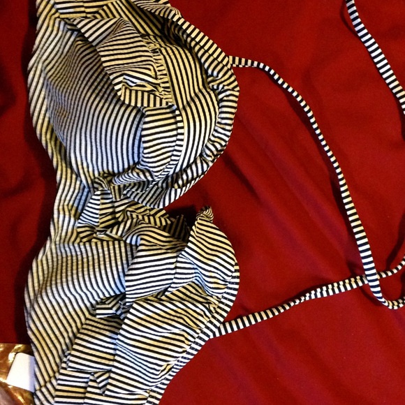 Brand New Aerie Navy and White Ruffled Bikini Top - Picture 2 of 8