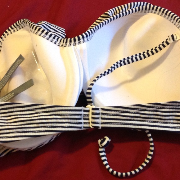 Brand New Aerie Navy and White Ruffled Bikini Top - Picture 5 of 8