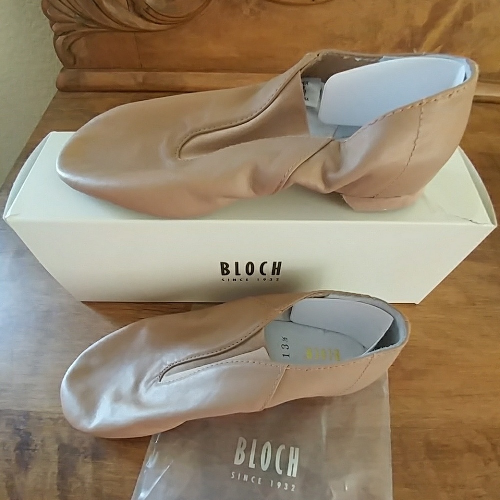 Bloch Jazz shoes child sz 13.5 -- for Lindsay