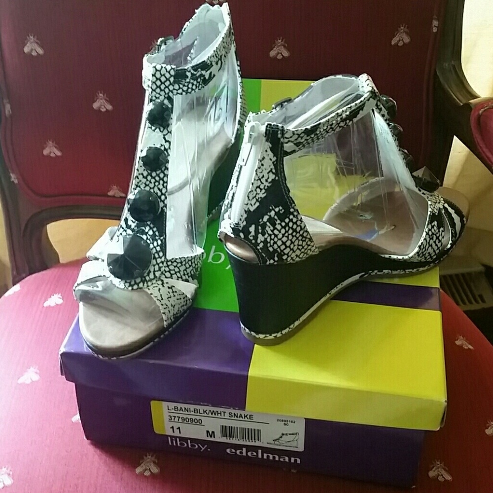 Shoe - Picture 2 of 3