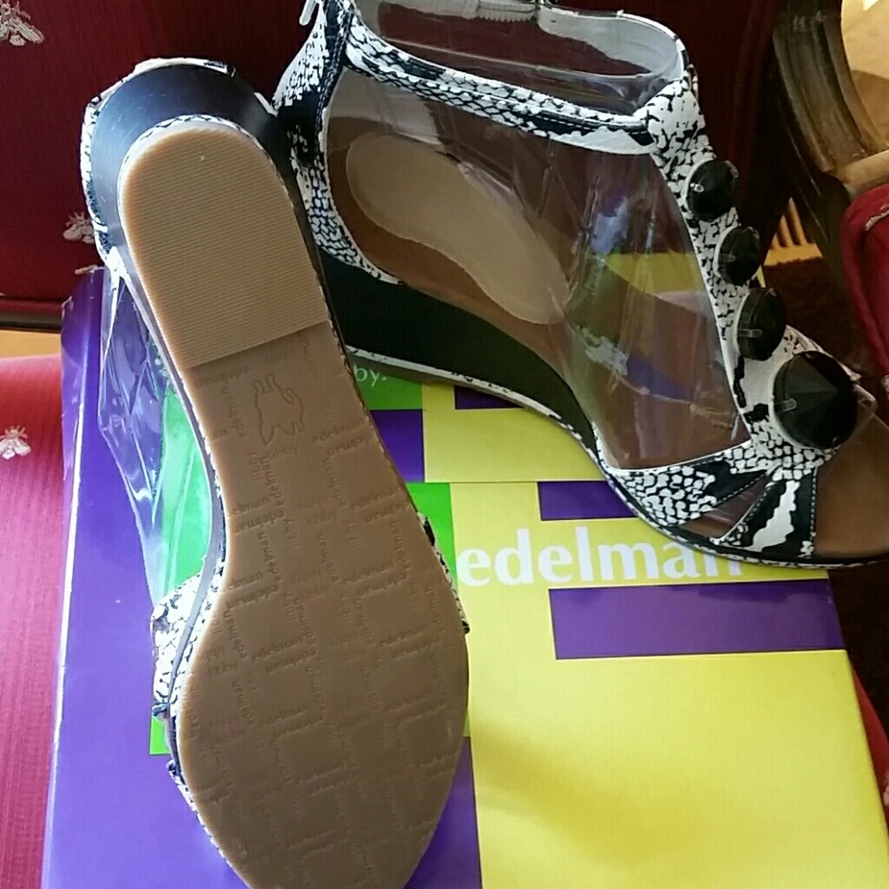 Shoe - Picture 3 of 3