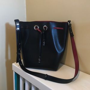 WILL SHIP TOMORROW BEAUTIFUL BLACK ZARA BUCKET BAG