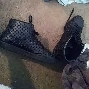 All black gucci's