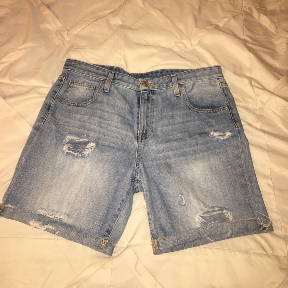 ❌SOLD❌Distressed Bermuda JEAN SHORTS