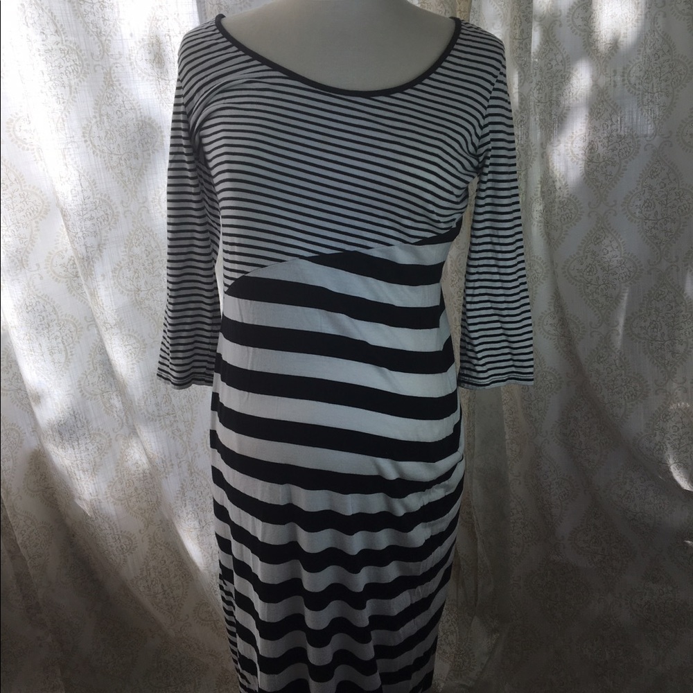 Pretty Motherhood Maternity Dress