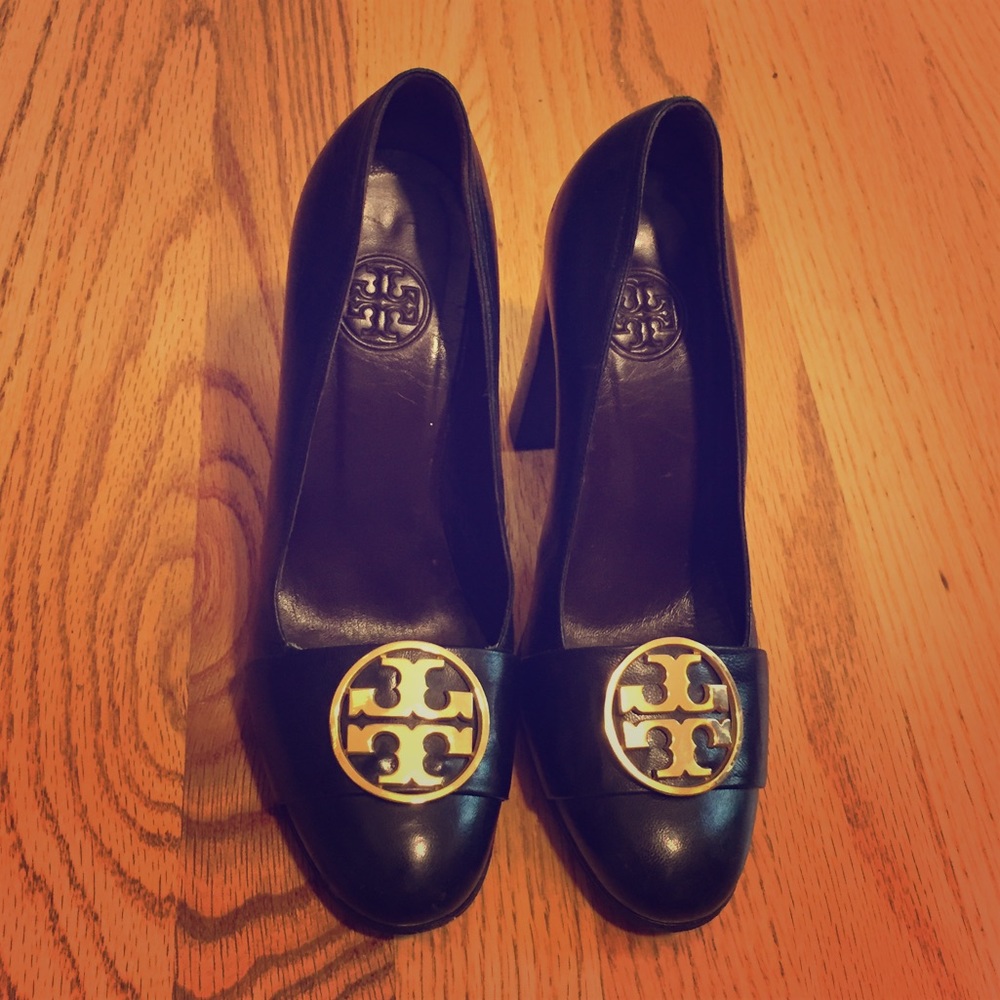 Tory Burch black pumps/heels size 6