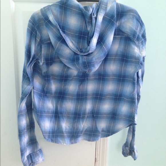 Blue patterned flannel - Picture 2 of 2