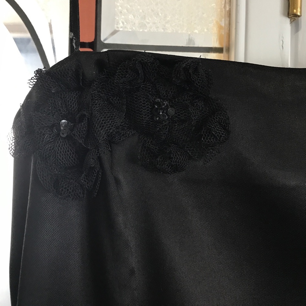 Strapless cocktail dress. Sequin and Flower detail - Picture 2 of 4