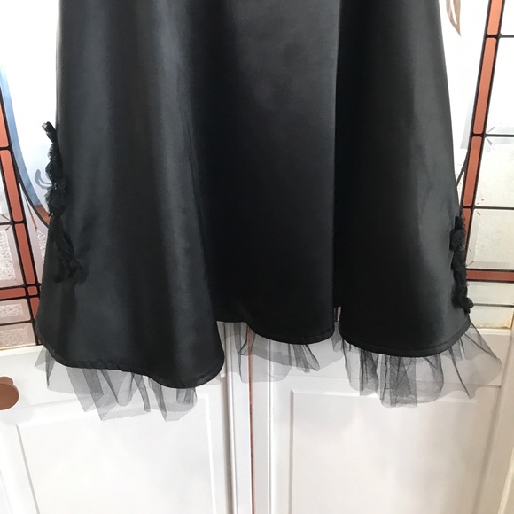 Strapless cocktail dress. Sequin and Flower detail - Picture 3 of 4