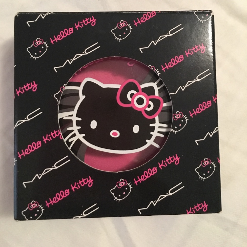 100% authentic Mac Hellokitty blush TIPPY