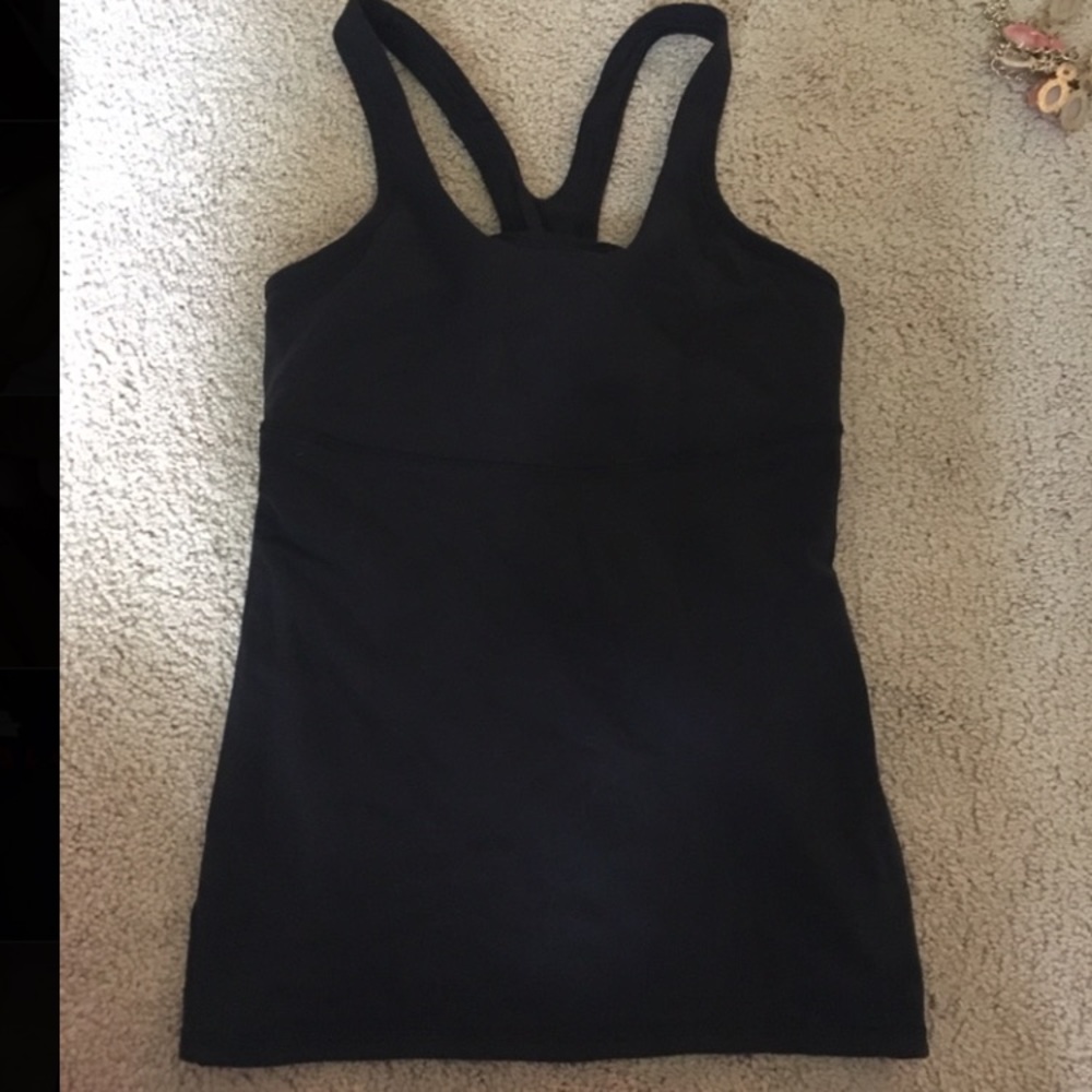 Black lulu lemon tank!!