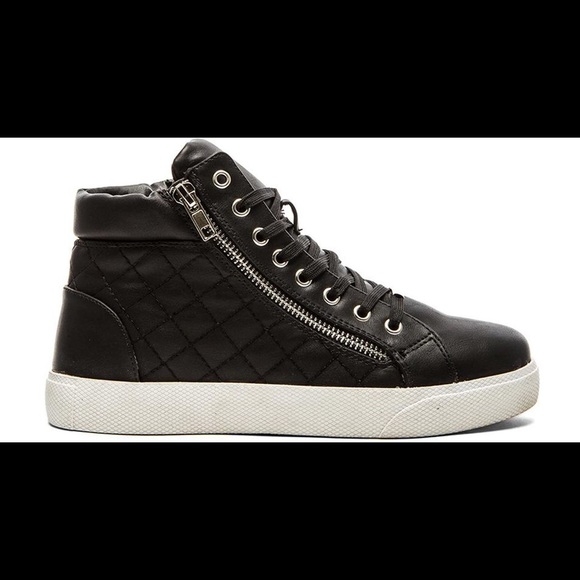 steve madden black quilted shoes