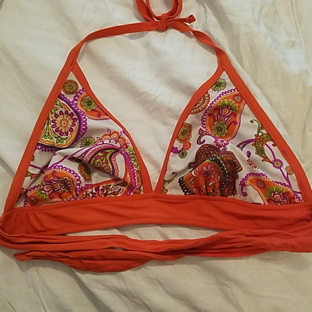 Reversible halter bikini top