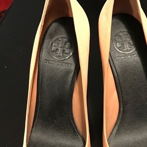 Tory Burch Black and Pink Pumps