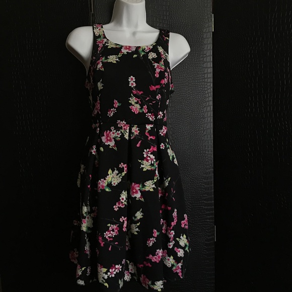 Express flower skater dress - Picture 2 of 3