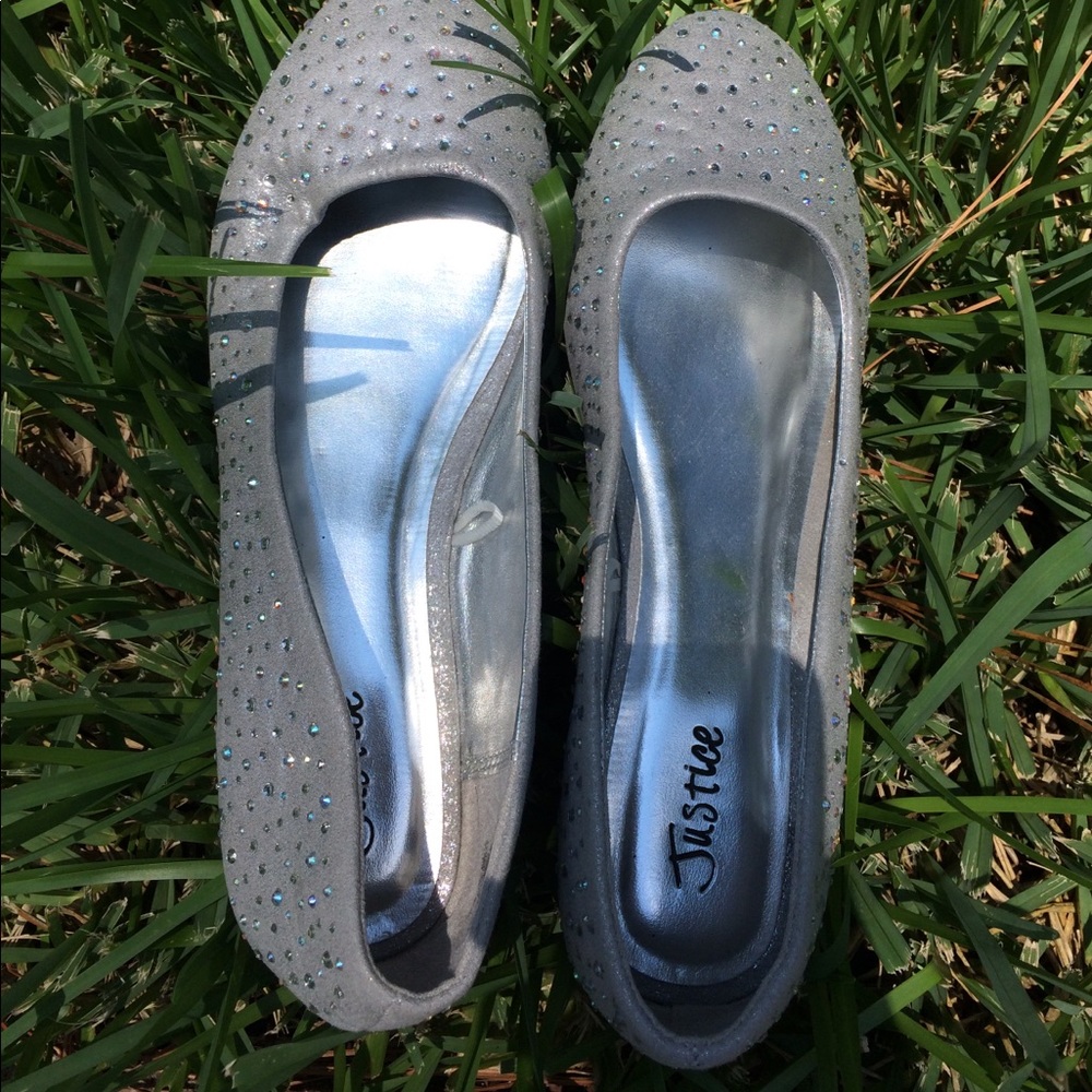 Final price!! Never worn! Justice Gemstone Flats😍