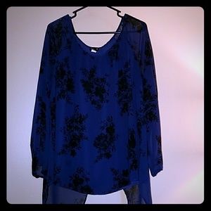 Long sleeve split-back top