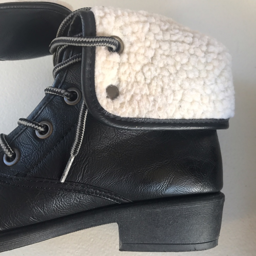 Black Fleeced Boots