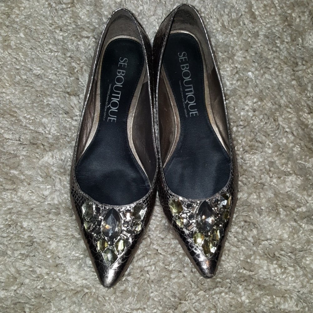 EUC 9.5m SE Boutique metallic flats