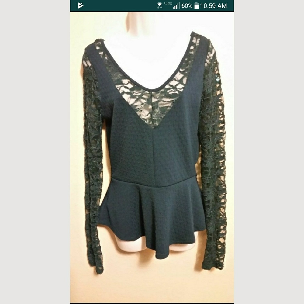 🌷Turquoise mesh sleeves top size large