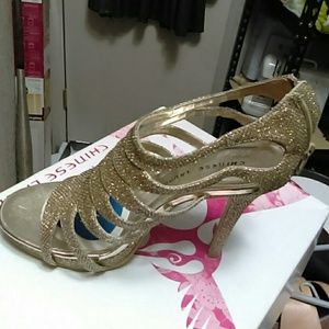 New shoes ,worn twice, ball of foot pads included