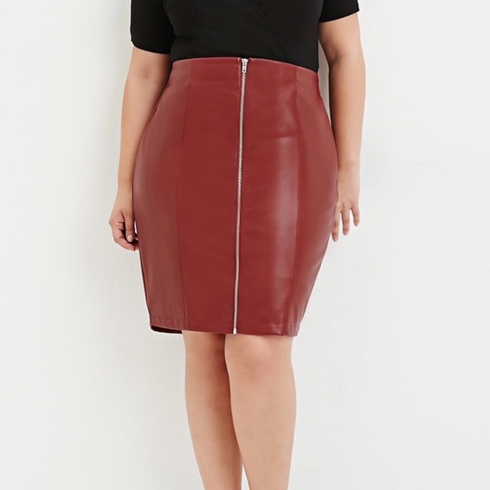 Women's Burgundy  Zip-front Faux Leather Skirt