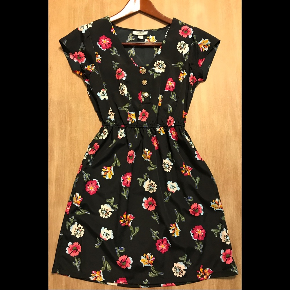 Little black dress with floral print 🌺🌸