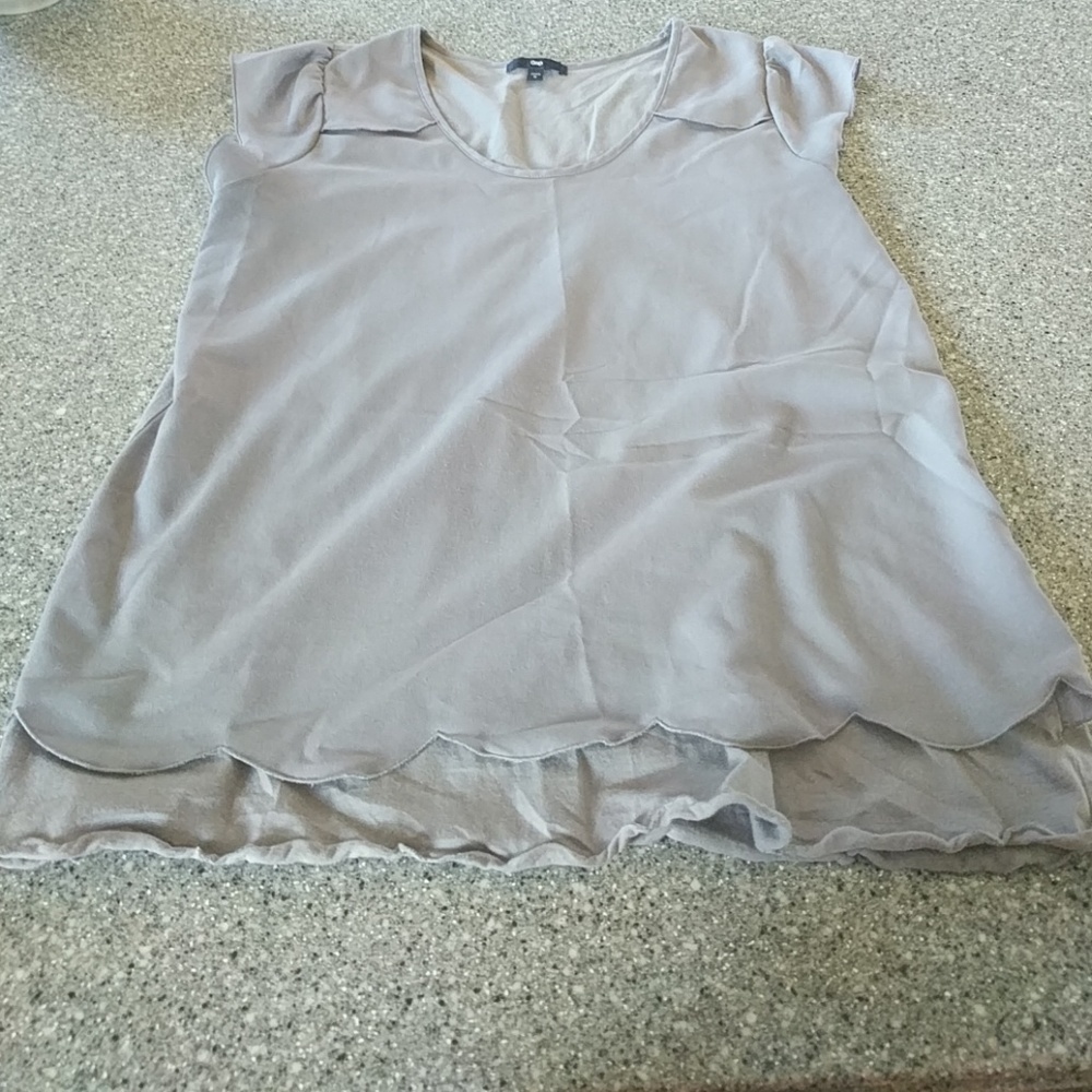 Light grey Gap tee with ruffle overlay - Picture 3 of 6