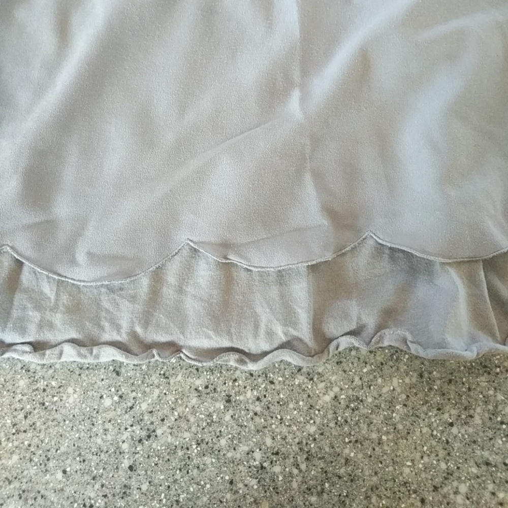 Light grey Gap tee with ruffle overlay - Picture 4 of 6
