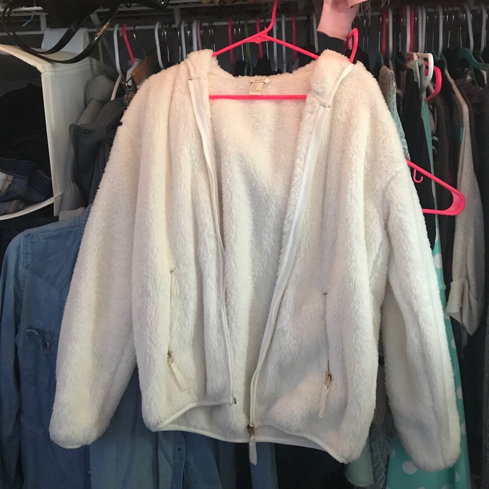 NEVER WORN fuzzy white jacket!! New without tags