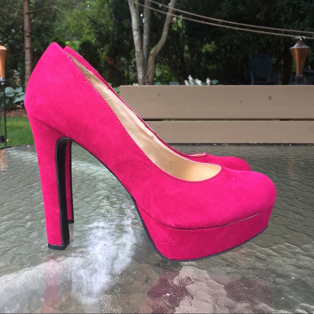 Suede Platform Pumps 😍