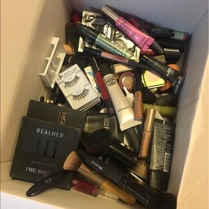 HUGE MAKEUP BUNDLE