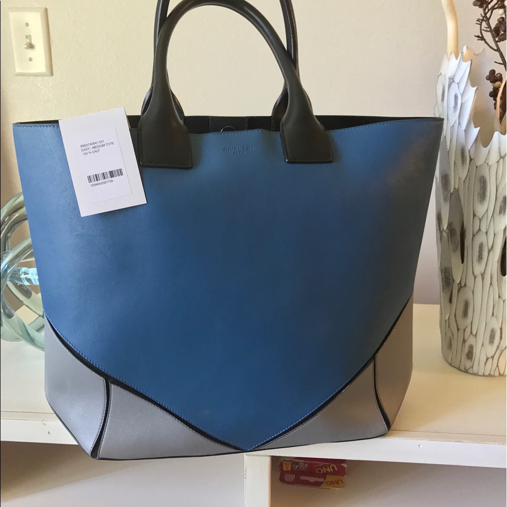Medium tote Givenchy 100% calf leather