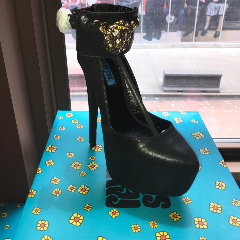 Shoes brand new wth box