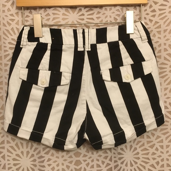 American Eagle Black & White Striped Short - Picture 2 of 4