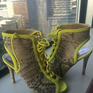 Open toe sandles heels