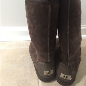 A DEAL!  Ugg boots still in great shape!