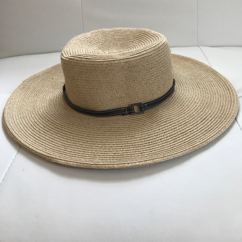 Wide brimmed hat